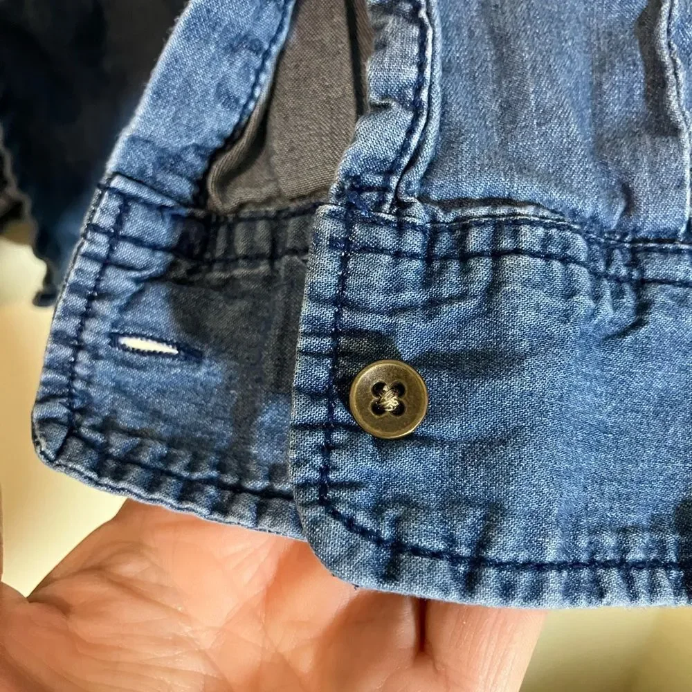 Forever 21 jeans shirt, size small, excellent condition - Picture 2 of 3